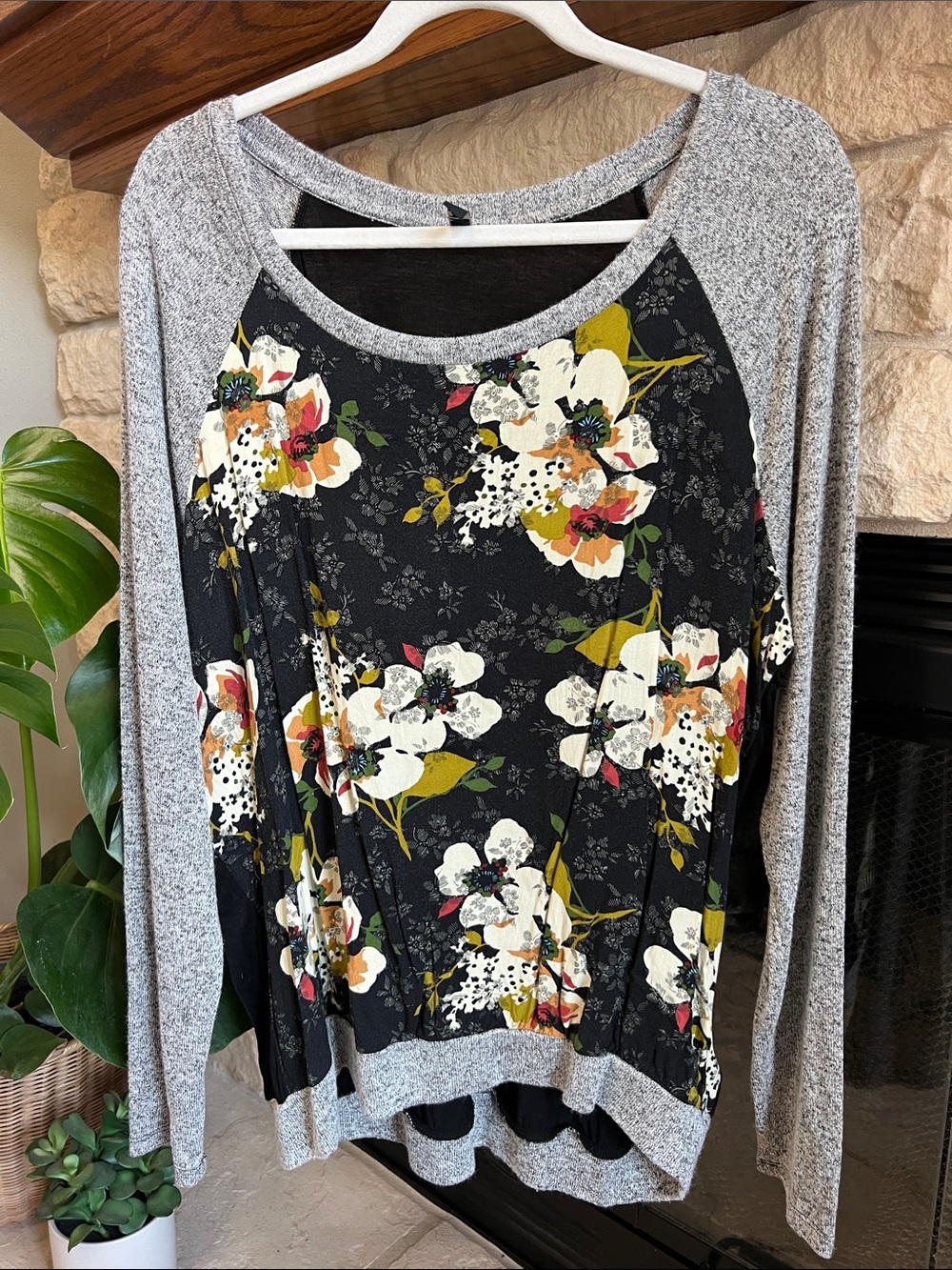 Kut from the Kloth Black Floral Raglan Top with Gray Sleeves